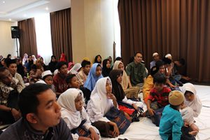 santunan anak yatim 131217_01